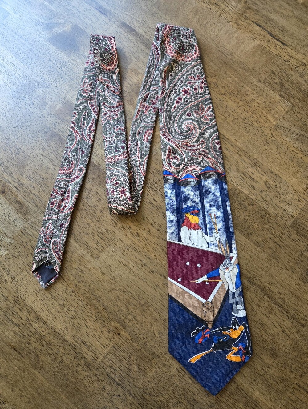 Looney Tunes Paisley Tie With Cartoon Pool Billiards Scene